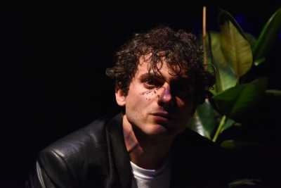 GENÇ W.'NİN YENİ ACILARI